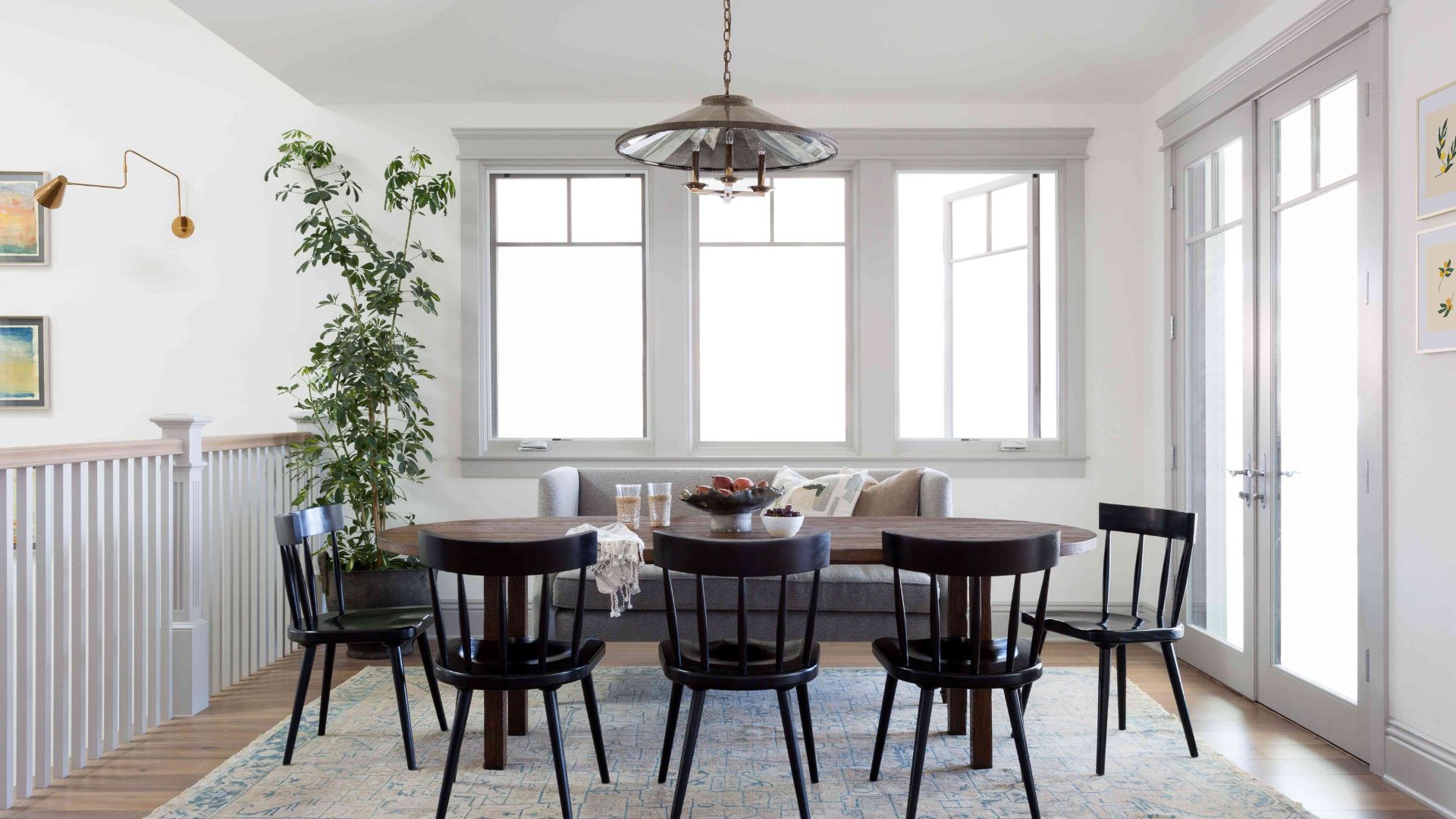 15 Best White Walls Colored Trim Combinations for Interiors - HouseTexture