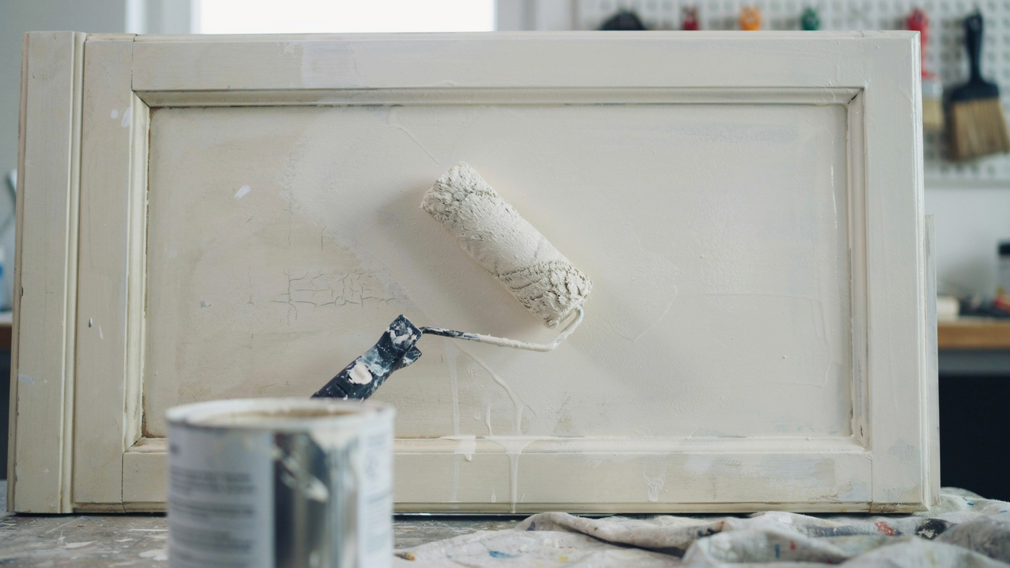 Choosing the Right Primer for Oil-Based Paint Over Latex